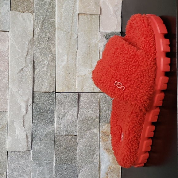 UGG Cozetta Curly Slides - Picture 3 of 6